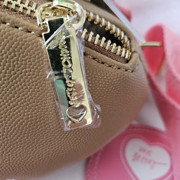 Betsey Johnson xotoss Game Day Football-Shaped Crossbody Bag w /Hangtags Nwt - Picture 4 of 14